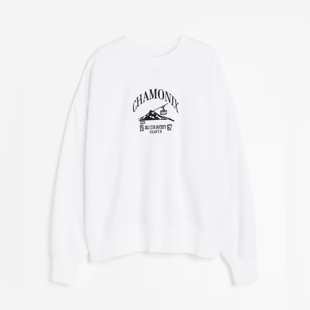 H&M Brand new Size L
White Chamonix Graphic Sweatshirt